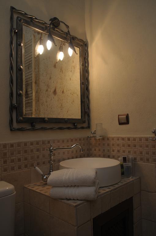 Roes Suites Káto Loutrákion Extérieur photo