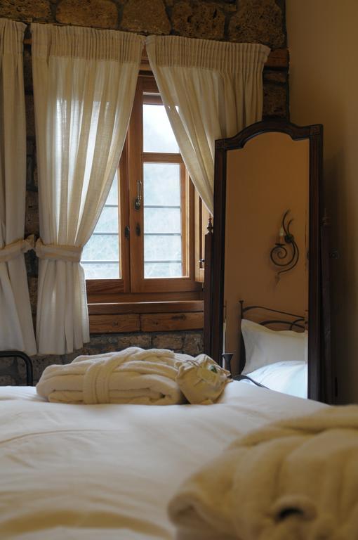 Roes Suites Káto Loutrákion Extérieur photo