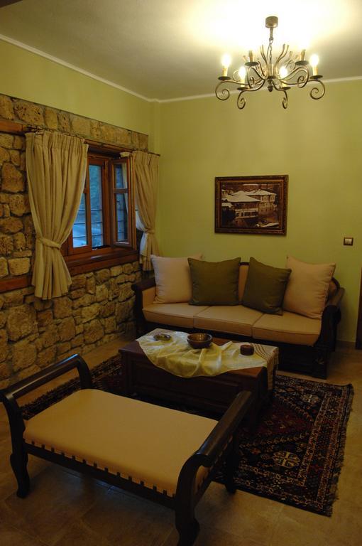Roes Suites Káto Loutrákion Extérieur photo
