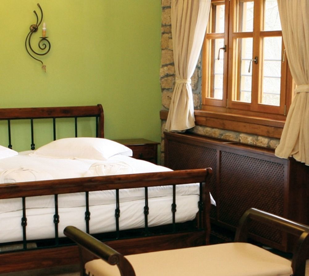 Roes Suites Káto Loutrákion Extérieur photo