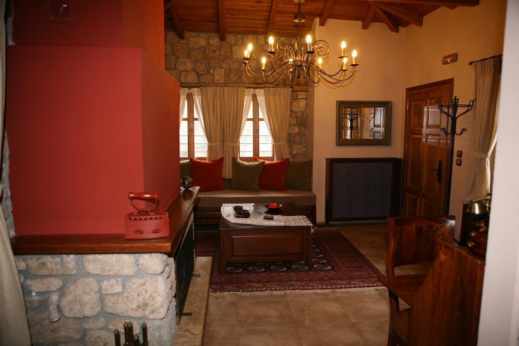 Roes Suites Káto Loutrákion Extérieur photo