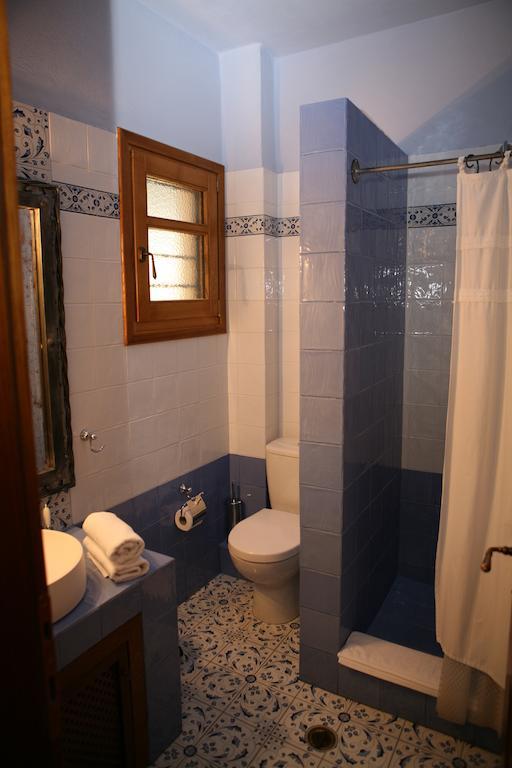 Roes Suites Káto Loutrákion Extérieur photo