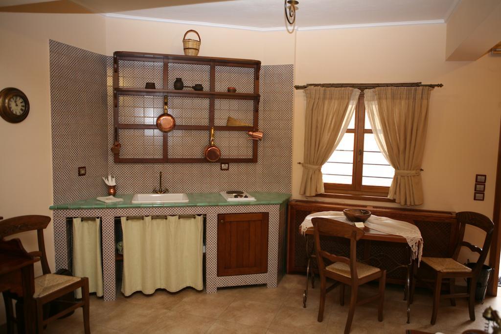 Roes Suites Káto Loutrákion Extérieur photo