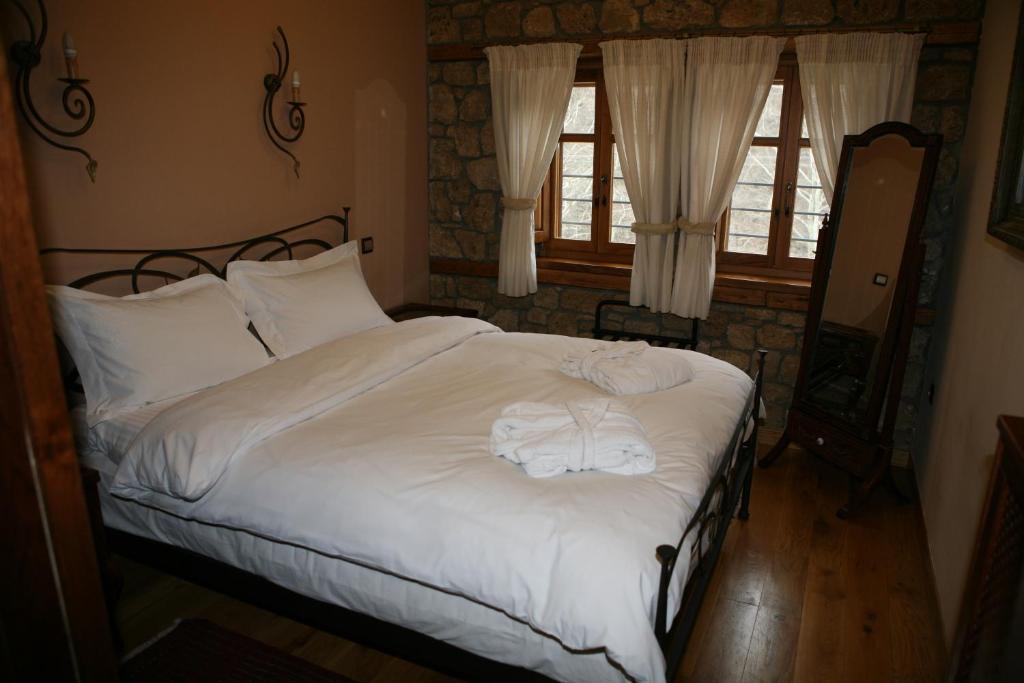 Roes Suites Káto Loutrákion Extérieur photo