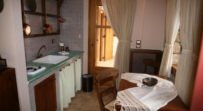Roes Suites Káto Loutrákion Chambre photo