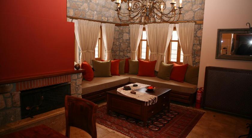 Roes Suites Káto Loutrákion Extérieur photo