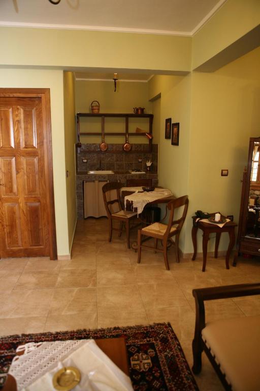 Roes Suites Káto Loutrákion Extérieur photo