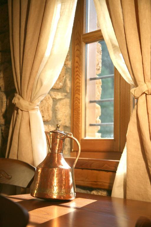 Roes Suites Káto Loutrákion Extérieur photo